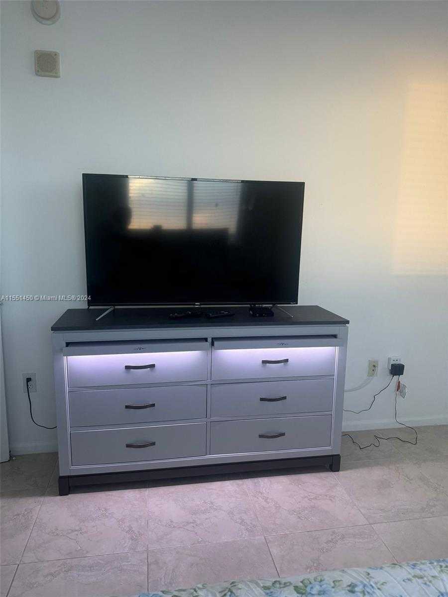 Small Image of 18800 NORTH EAST 29TH AVE #1018, Aventura Number 19