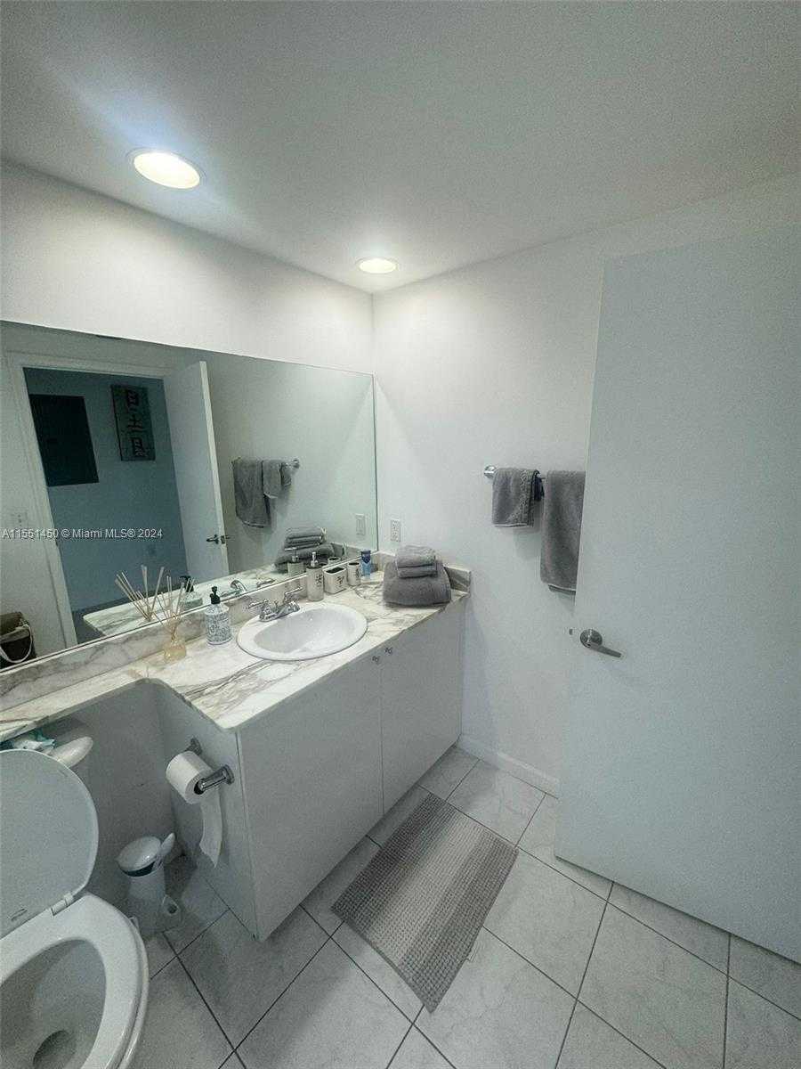 Small Image of 18800 NORTH EAST 29TH AVE #1018, Aventura Number 25