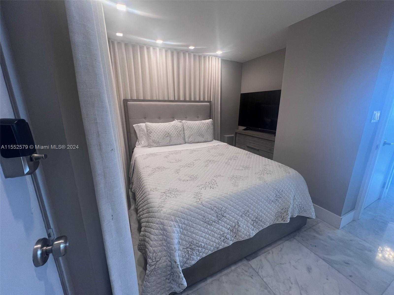 Small Image of 100 LINCOLN RD #1536, Miami Beach Number 5