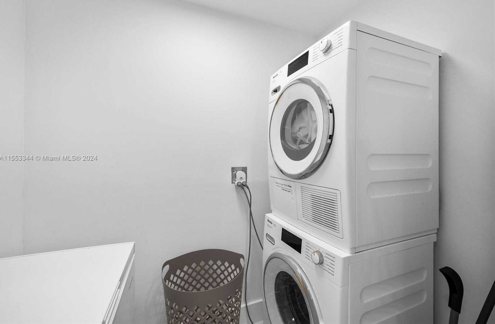 Small Image of 5151 COLLINS AVE #1527, Miami Beach Number 26