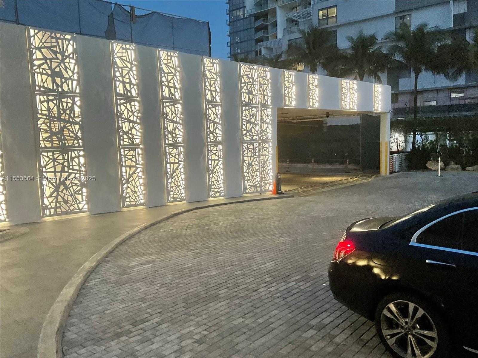 Small Image of 2301 #704, Miami Beach Number 11