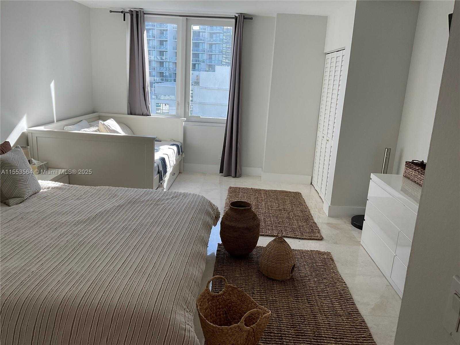 Small Image of 2301 #704, Miami Beach Number 24