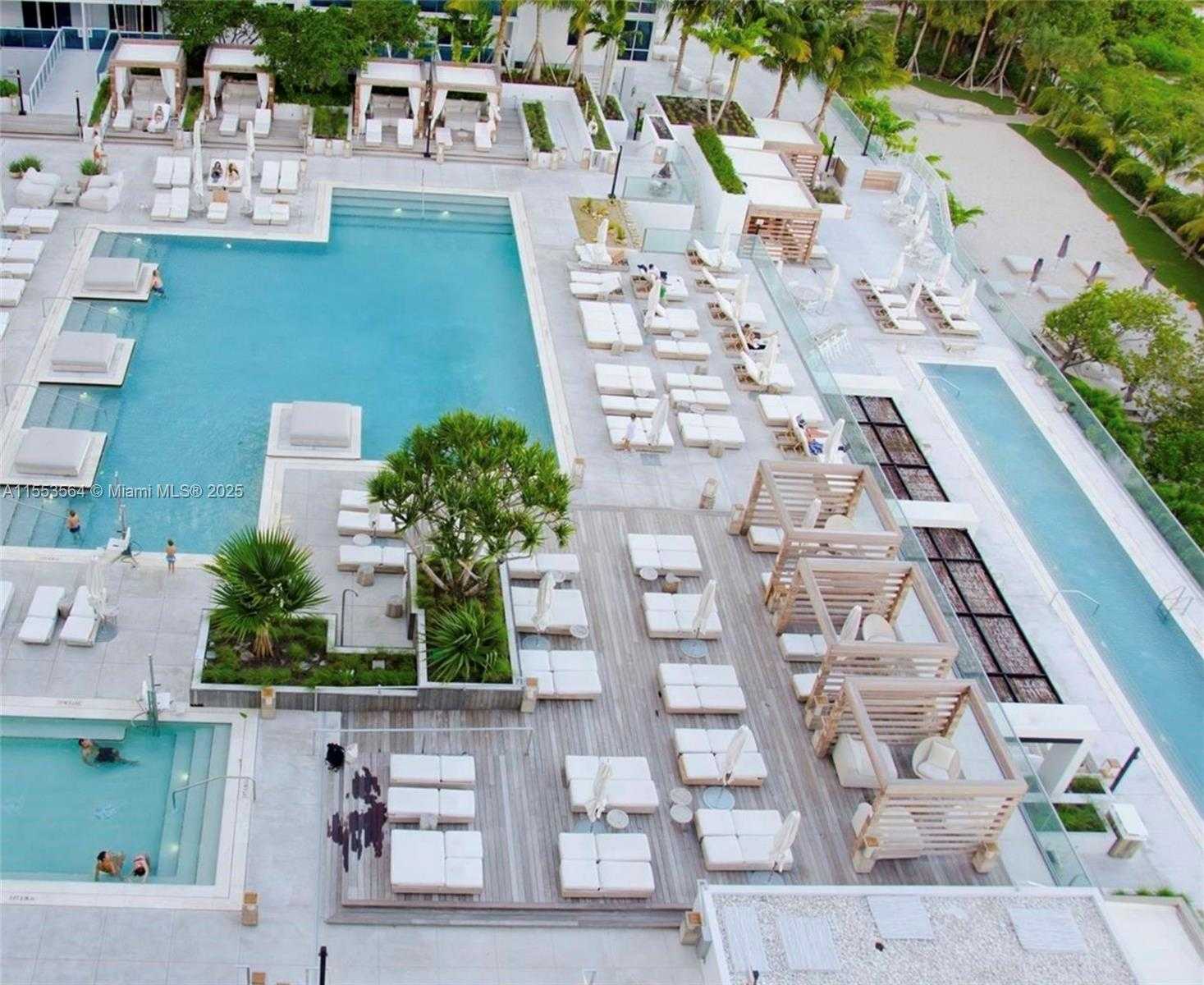 Small Image of 2301 #704, Miami Beach Number 3