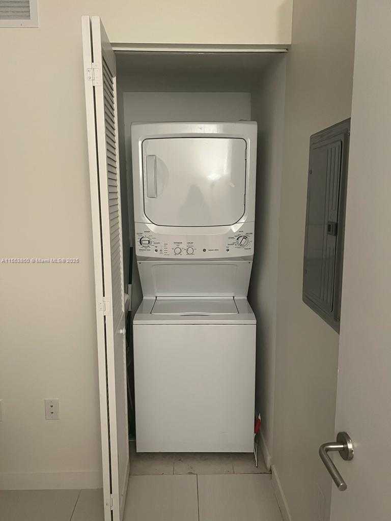 Small Image of 31 SOUTH EAST 6TH ST #1606, Miami Number 17
