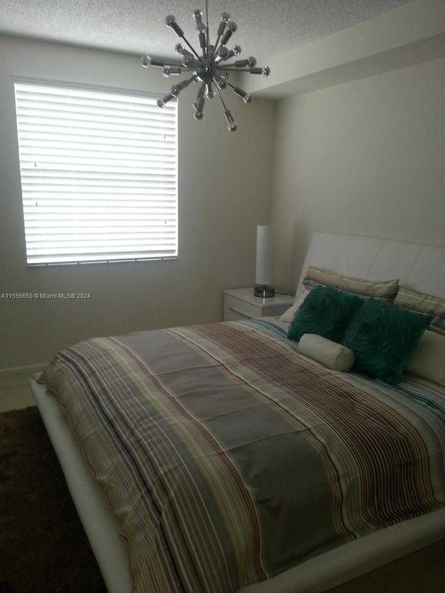 Small Image of 17100 NORTH BAY RD #1402, Sunny Isles Beach Number 11