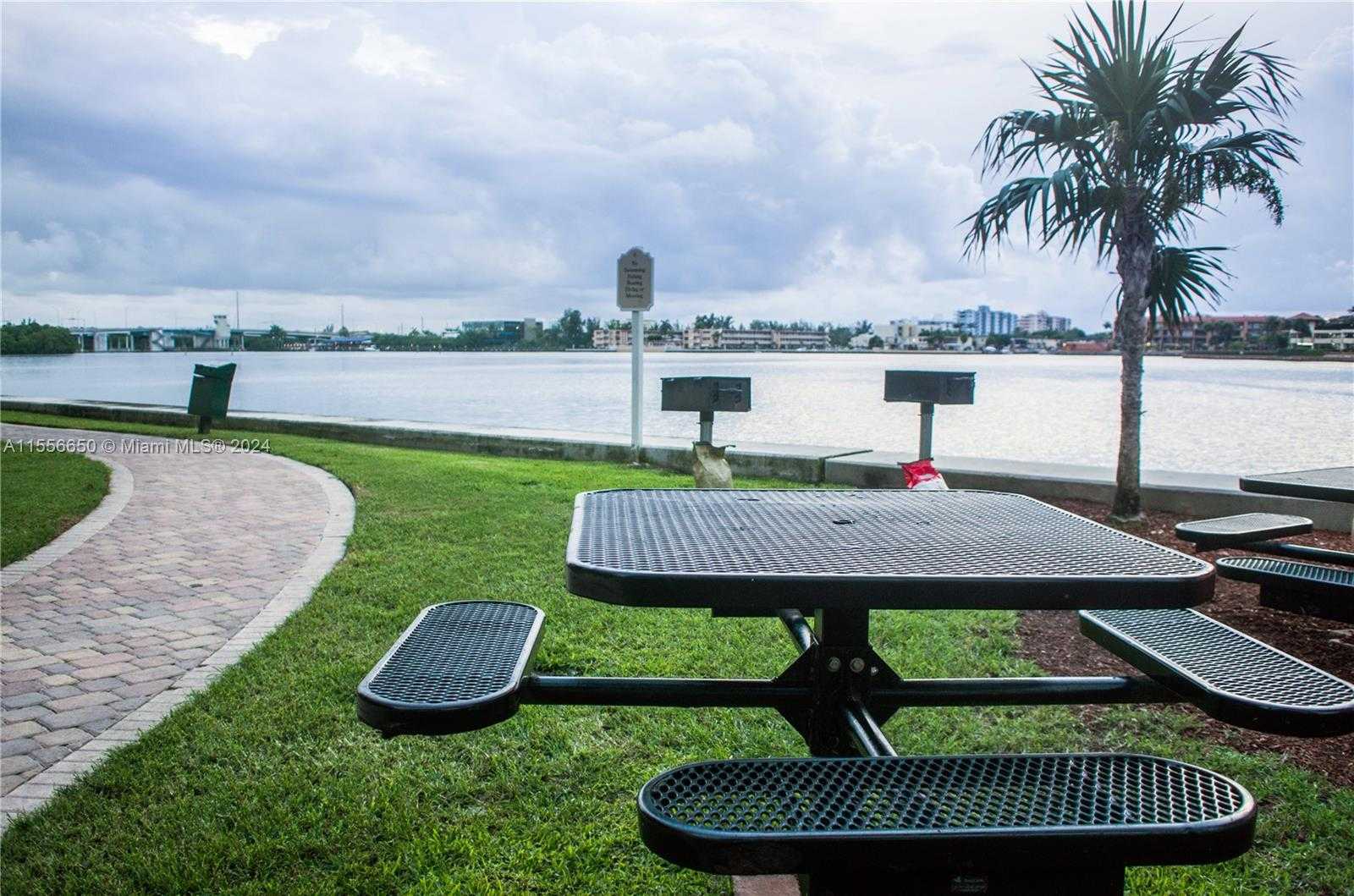 Small Image of 17100 NORTH BAY RD #1402, Sunny Isles Beach Number 4