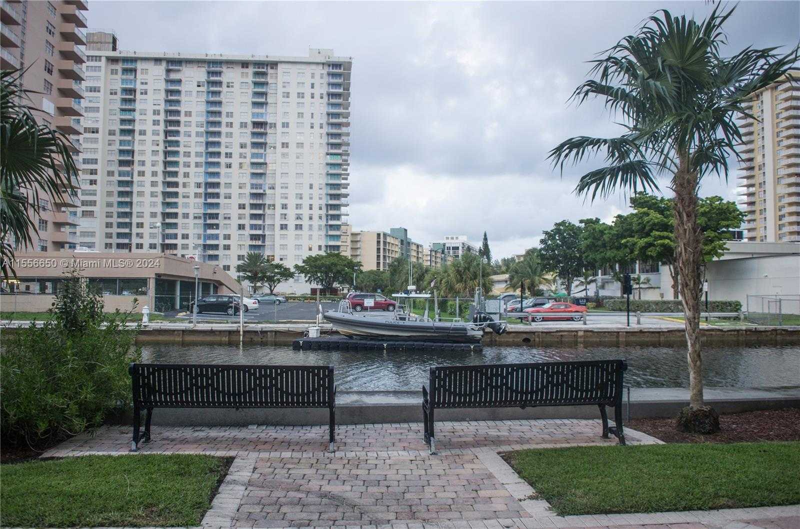 Small Image of 17100 NORTH BAY RD #1402, Sunny Isles Beach Number 5