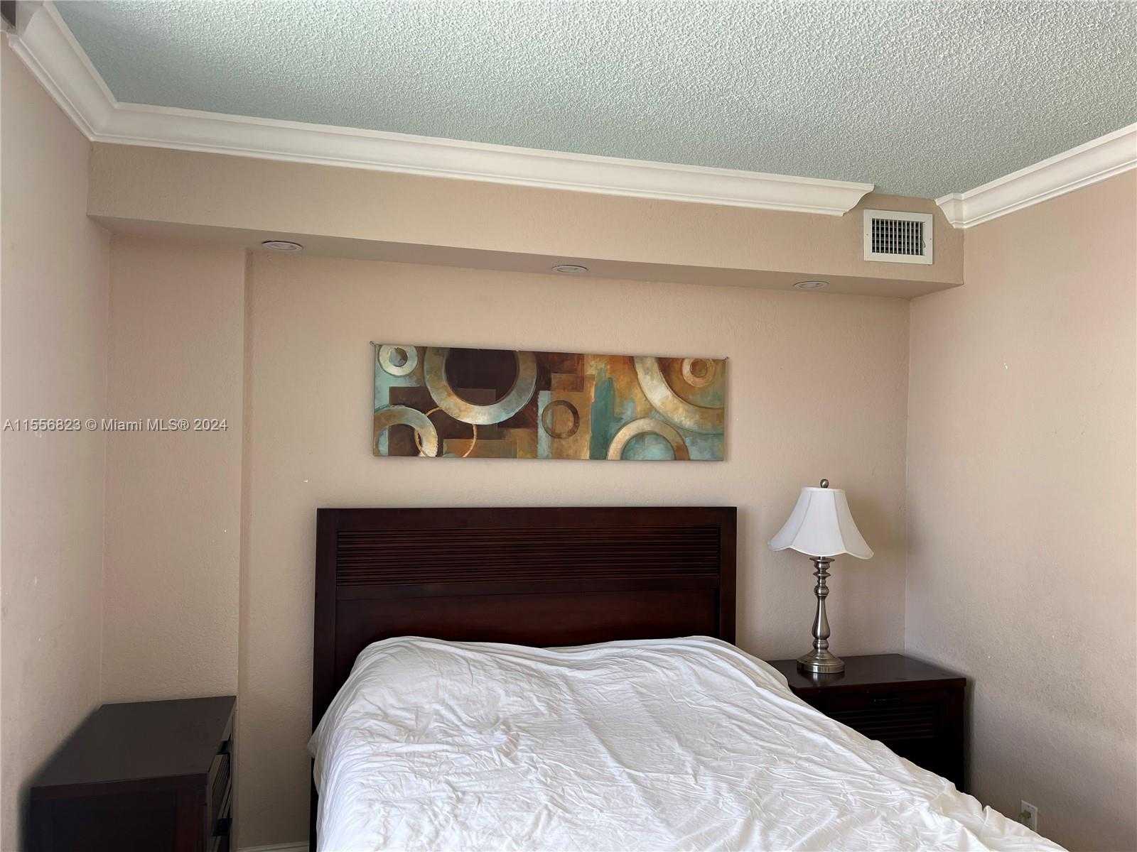 Small Image of 3725 S Ocean Dr, Hollywood, FL 33019, USA Number 12