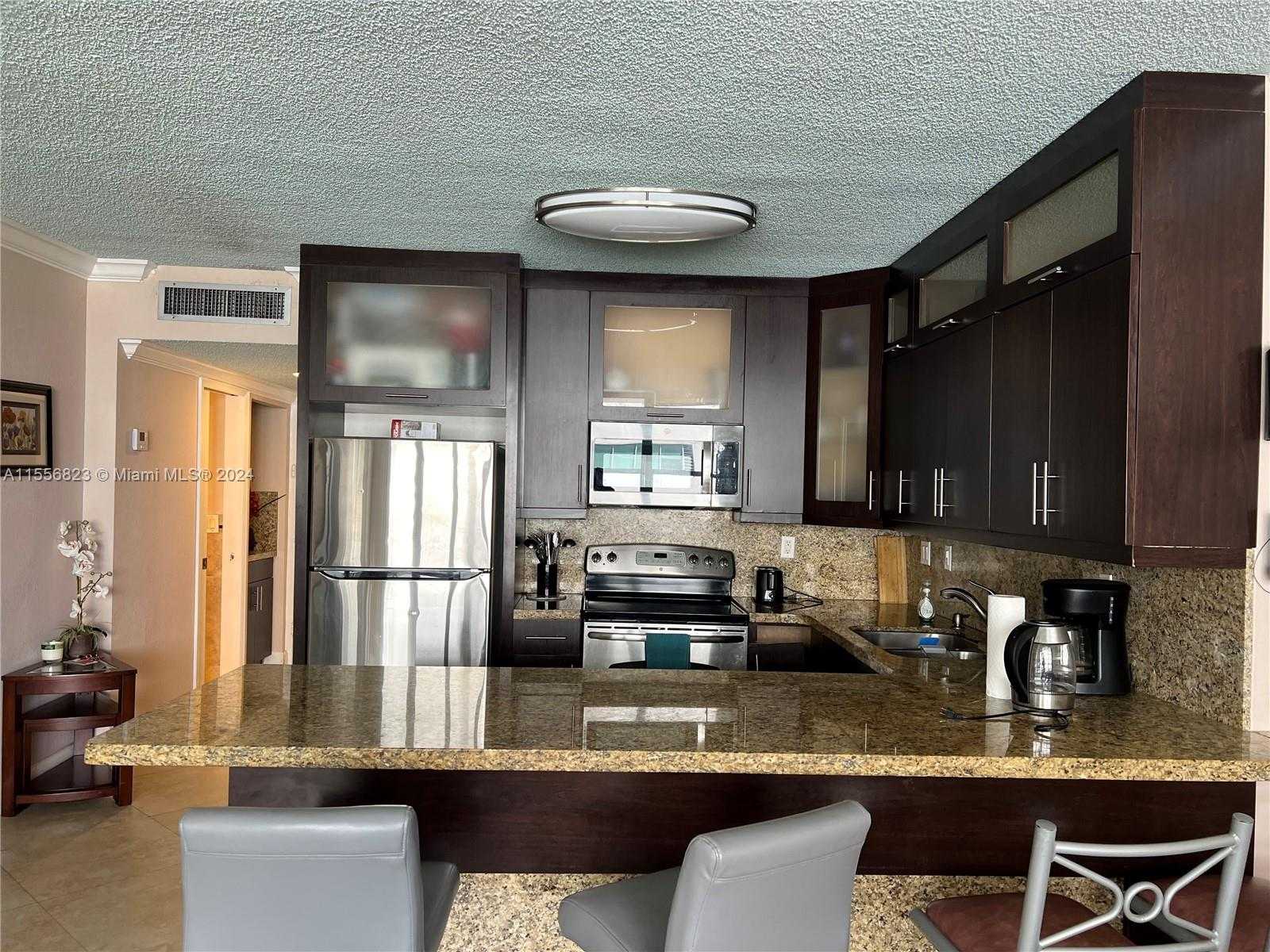 Small Image of 3725 S Ocean Dr, Hollywood, FL 33019, USA Number 2