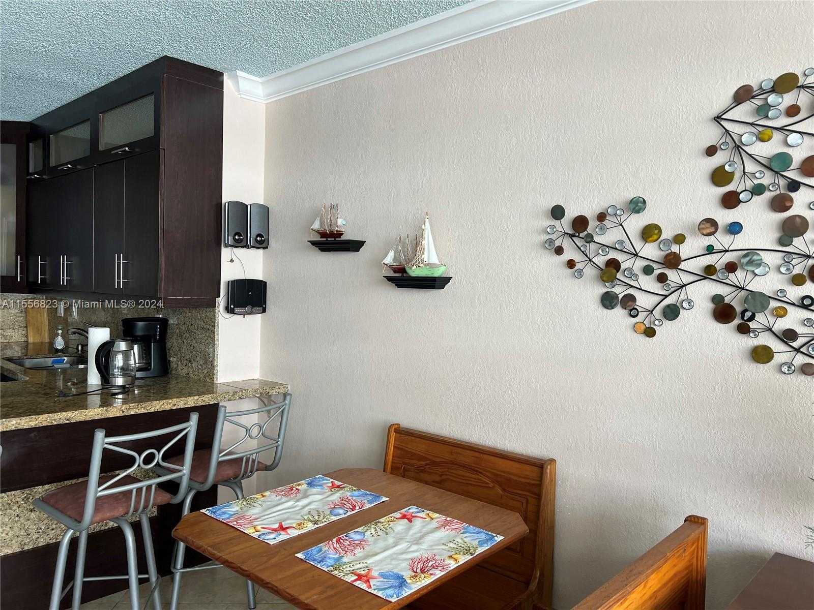 Small Image of 3725 S Ocean Dr, Hollywood, FL 33019, USA Number 4