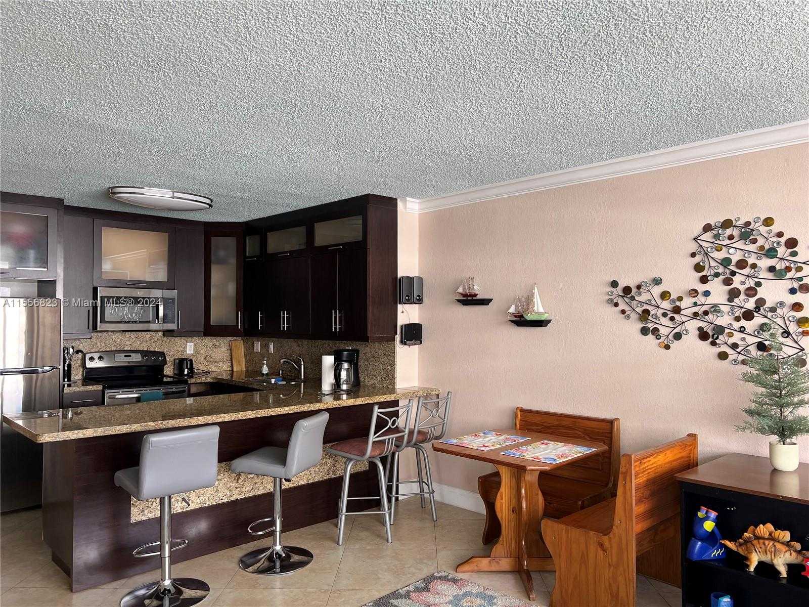 Small Image of 3725 S Ocean Dr, Hollywood, FL 33019, USA Number 6