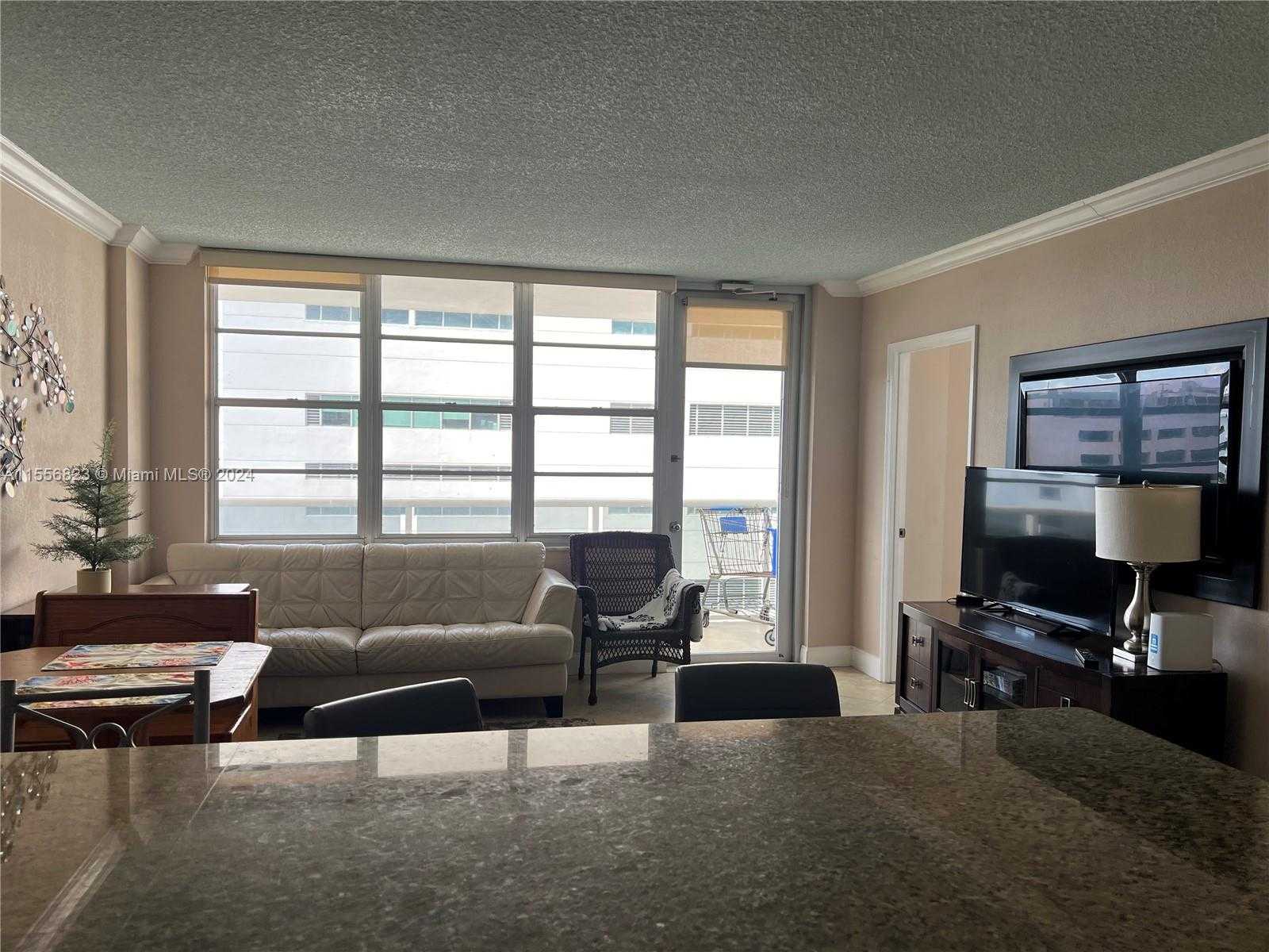 Small Image of 3725 S Ocean Dr, Hollywood, FL 33019, USA Number 8