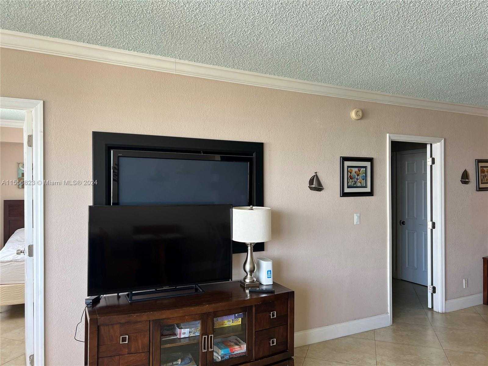 Small Image of 3725 S Ocean Dr, Hollywood, FL 33019, USA Number 9
