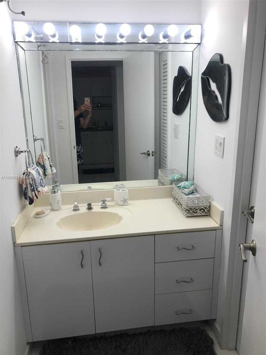 Small Image of 100 LINCOLN RD #1126, Miami Beach Number 15