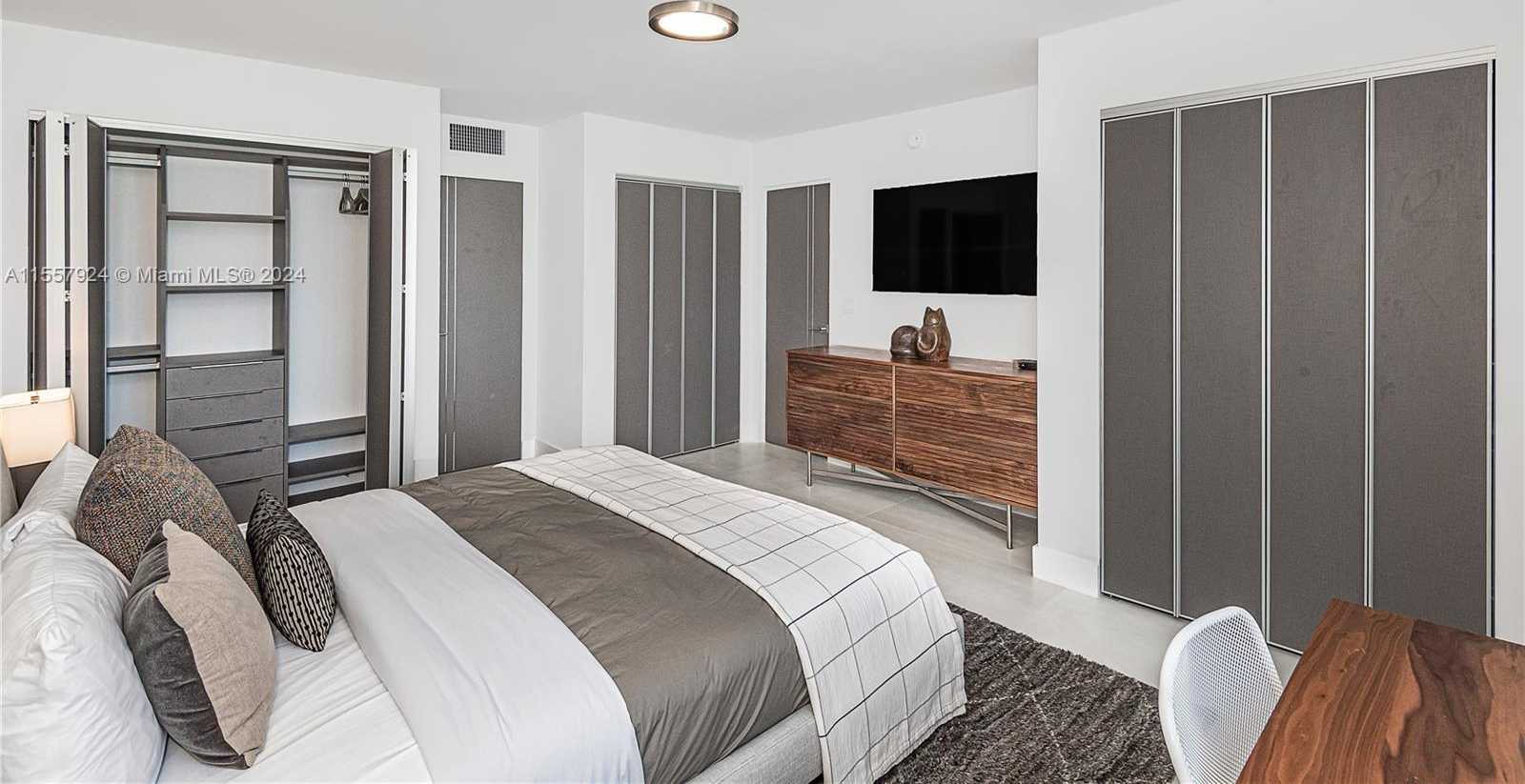 Small Image of 2301 COLLINS AVE #1440, Miami Beach Number 9