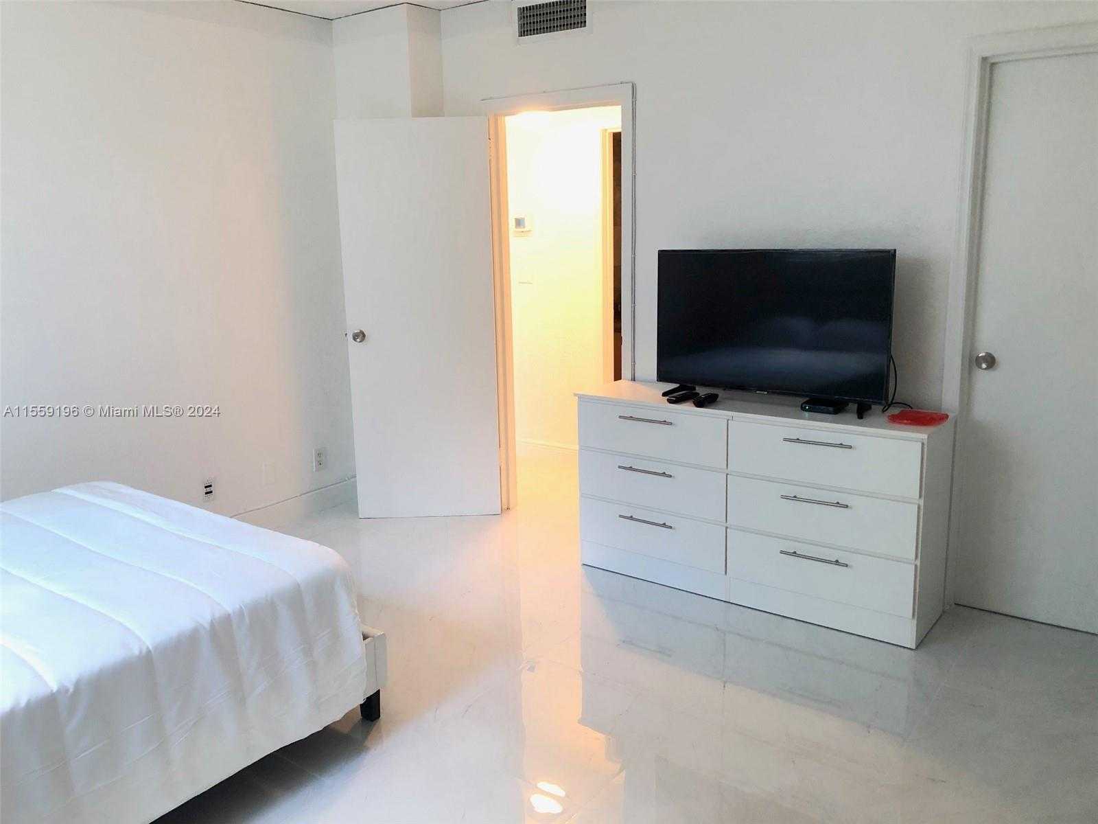 Small Image of 3901 SOUTH OCEAN DR #2J, Hollywood Number 6