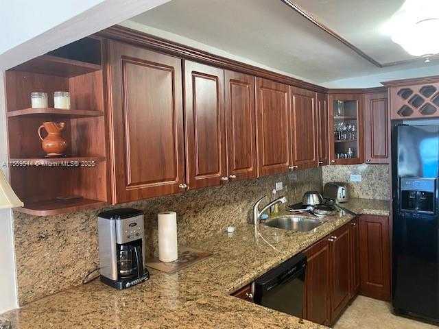 Small Image of 6039 COLLINS AVE #1110, Miami Beach Number 25