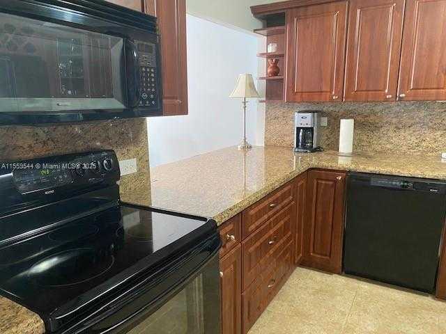 Small Image of 6039 COLLINS AVE #1110, Miami Beach Number 26