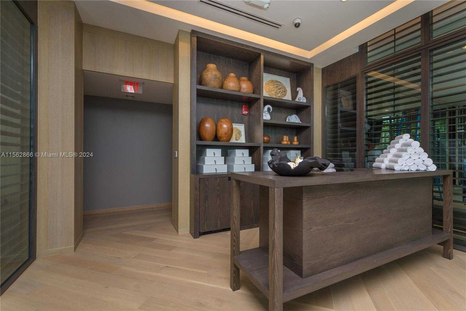 Small Image of 360 OCEAN DR #905S, Key Biscayne Number 31