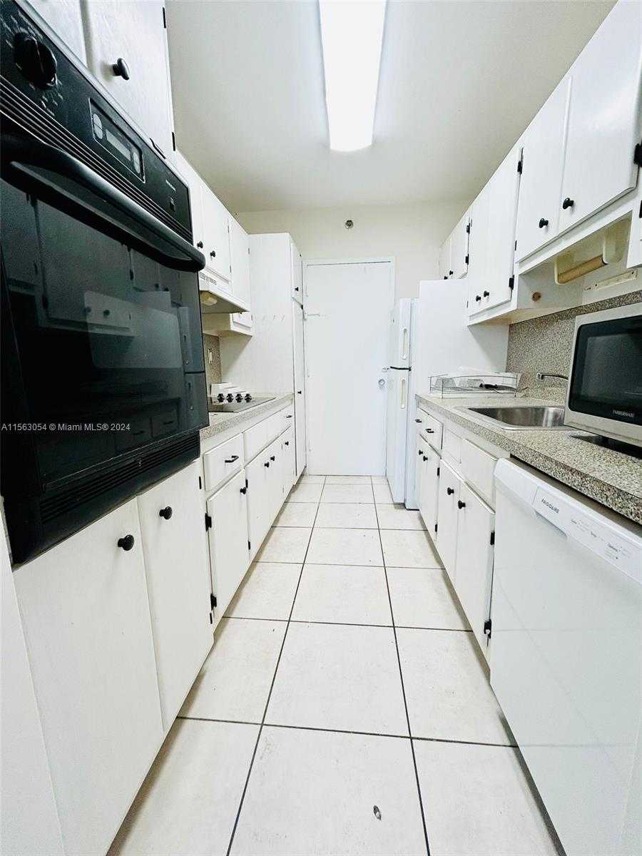 Small Image of 100 LINCOLN RD #1241, Miami Beach Number 3