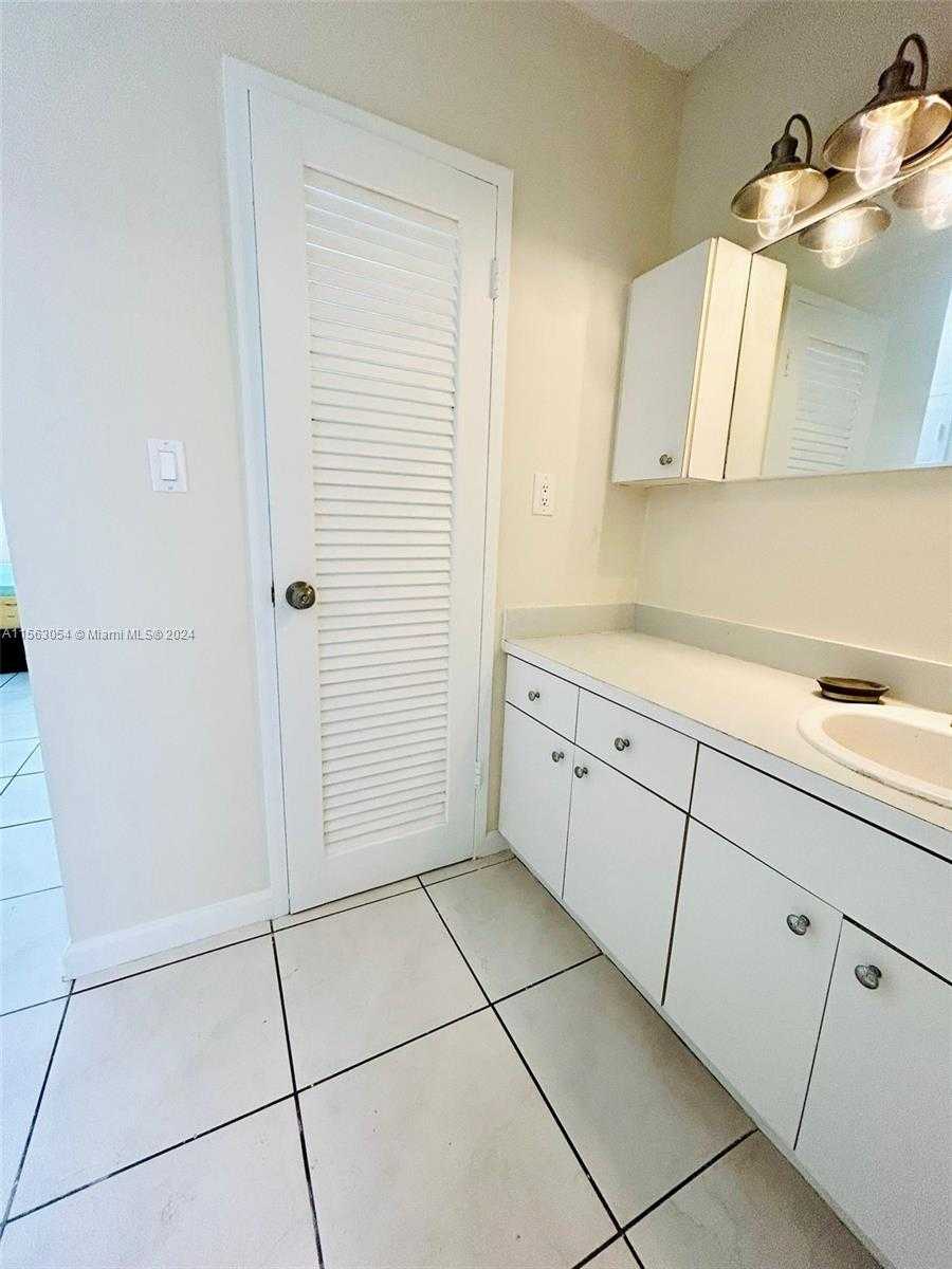 Small Image of 100 LINCOLN RD #1241, Miami Beach Number 6