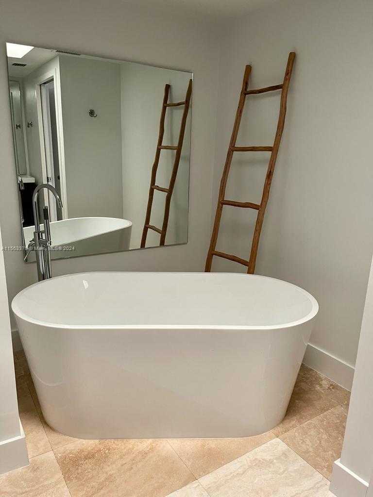 Small Image of 101 CRANDON BLVD #381, Key Biscayne Number 6