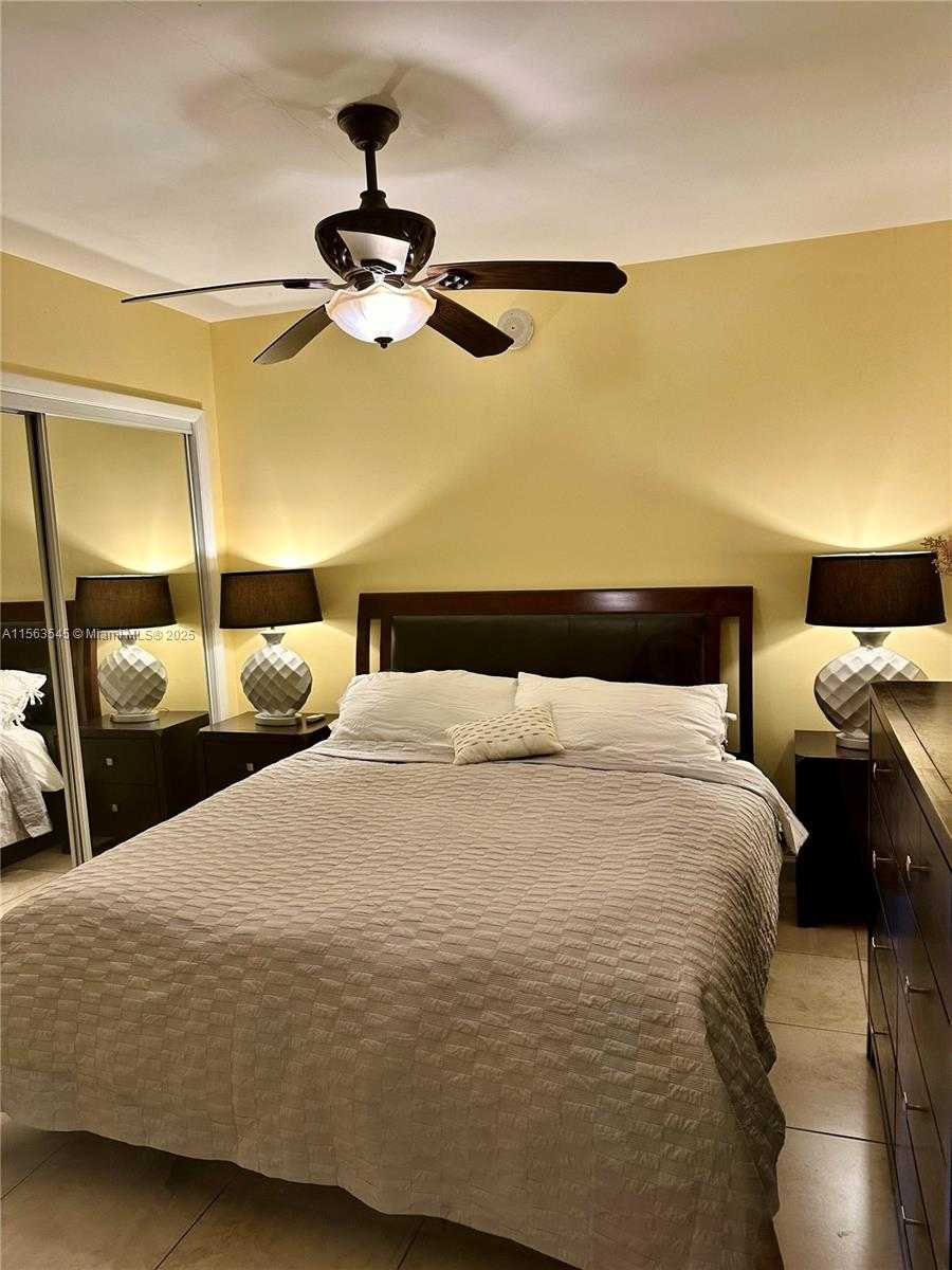Small Image of 1830 #3705, Hallandale Beach Number 6