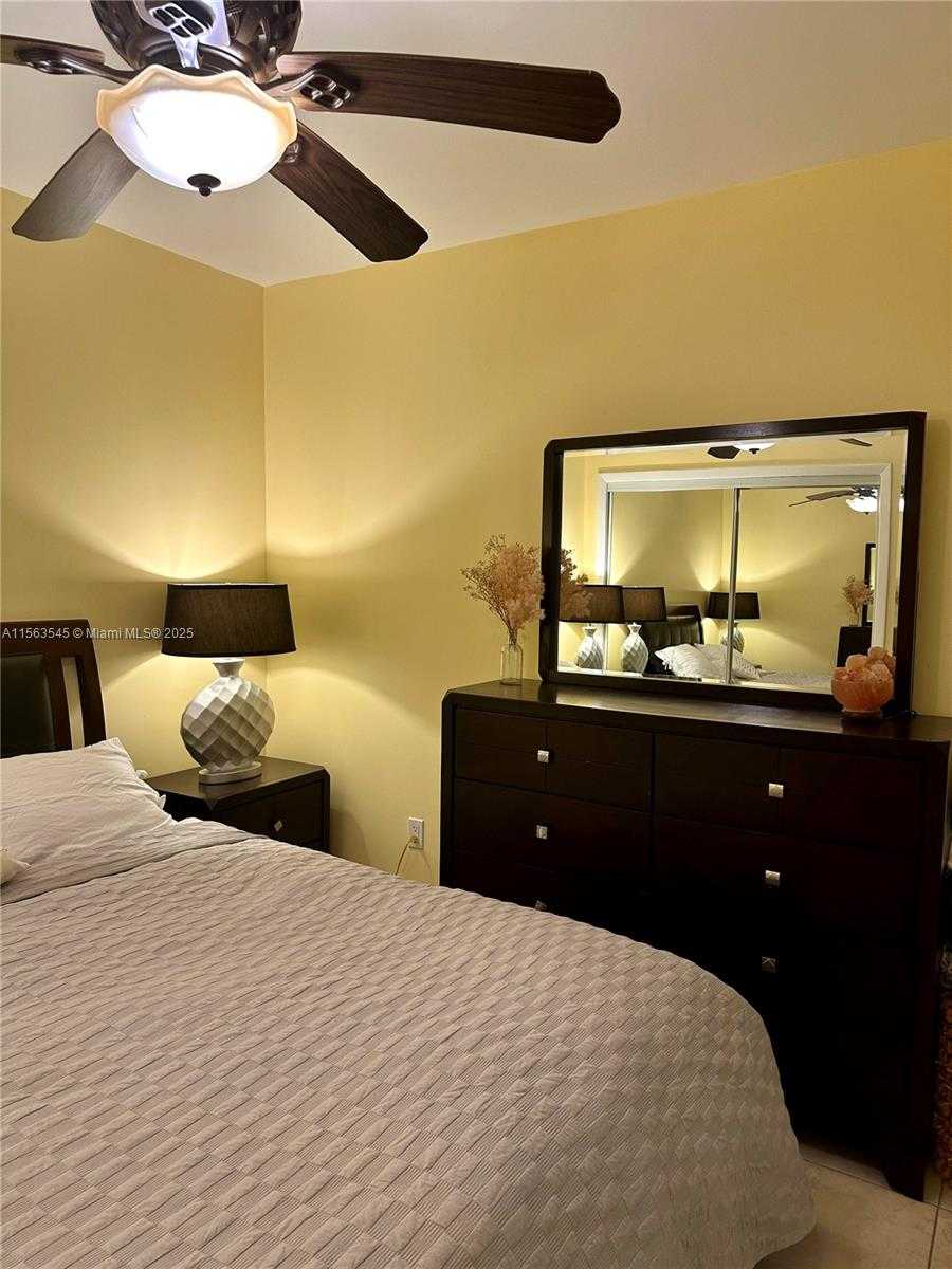 Small Image of 1830 #3705, Hallandale Beach Number 8