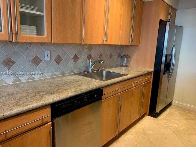 Small Image of 100 LINCOLN RD #1408, Miami Beach Number 5