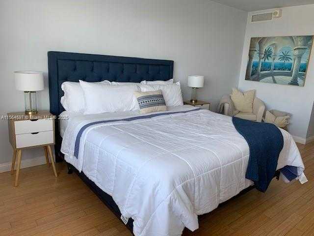 Small Image of 100 LINCOLN RD #1408, Miami Beach Number 7