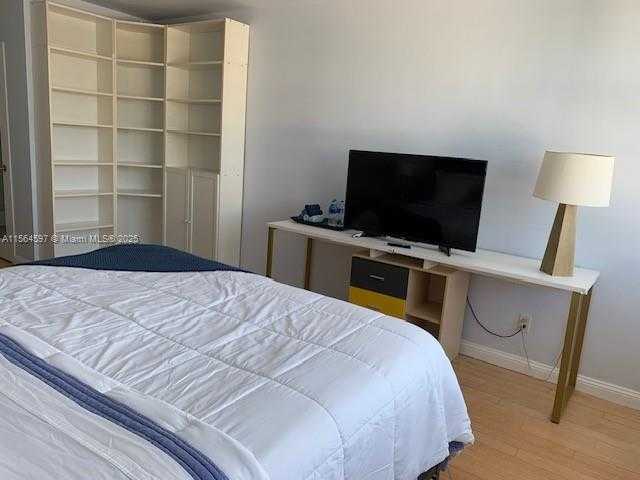 Small Image of 100 LINCOLN RD #1408, Miami Beach Number 8