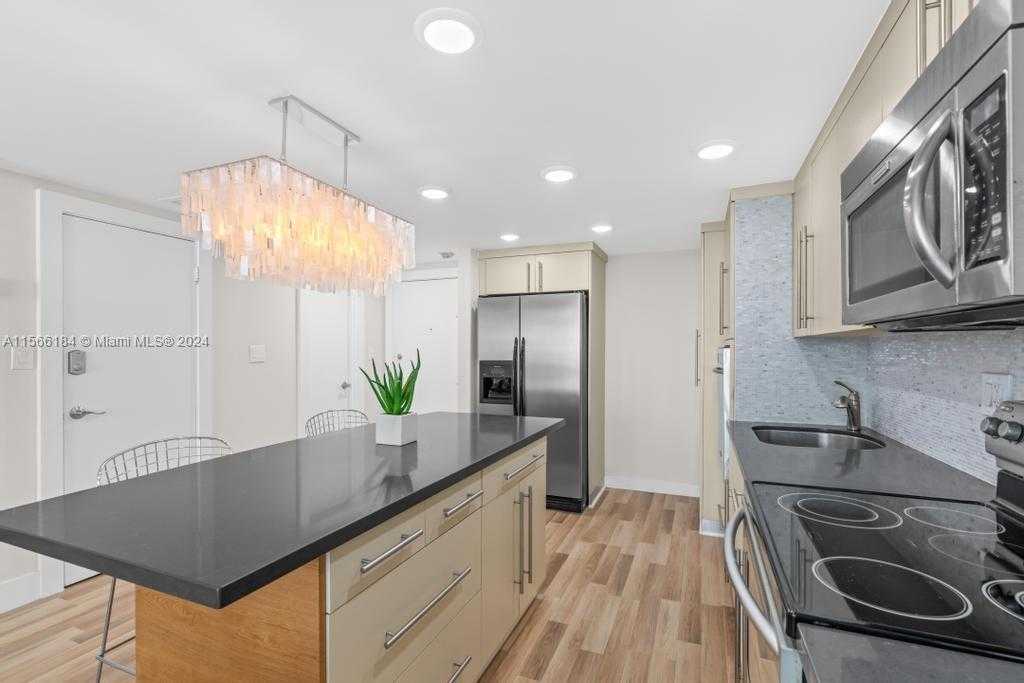 Small Image of 5401 COLLINS AVE #343, Miami Beach Number 10