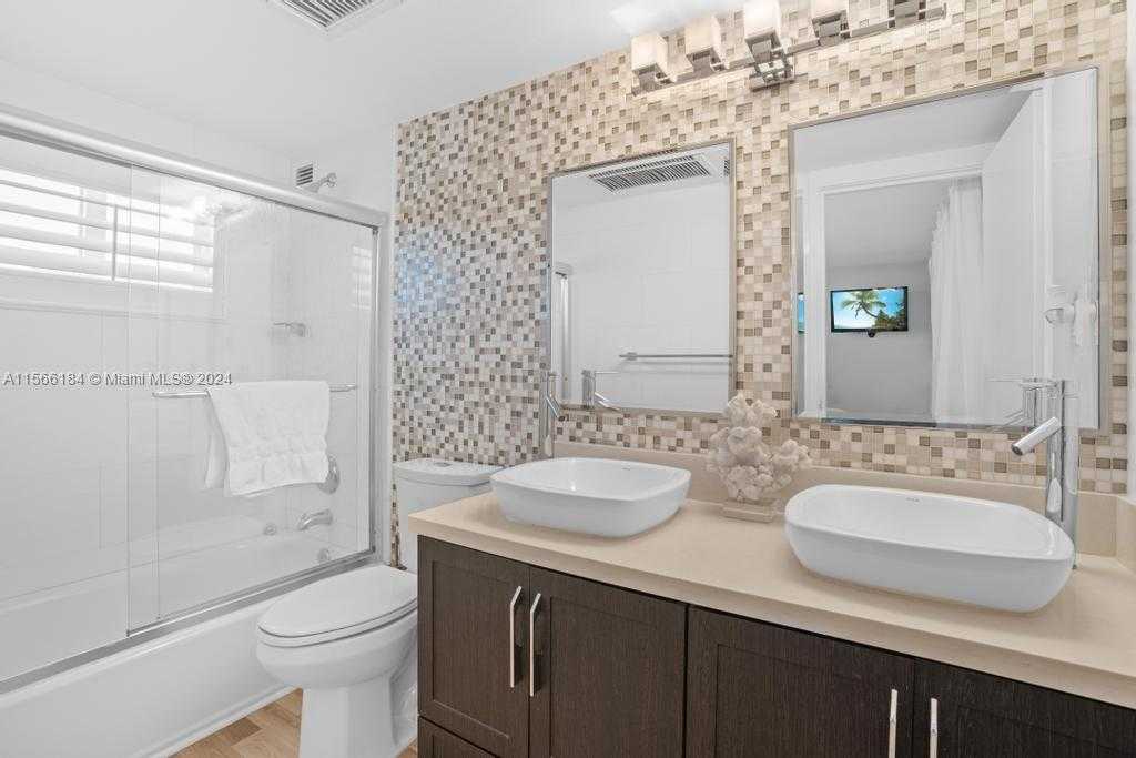 Small Image of 5401 COLLINS AVE #343, Miami Beach Number 17