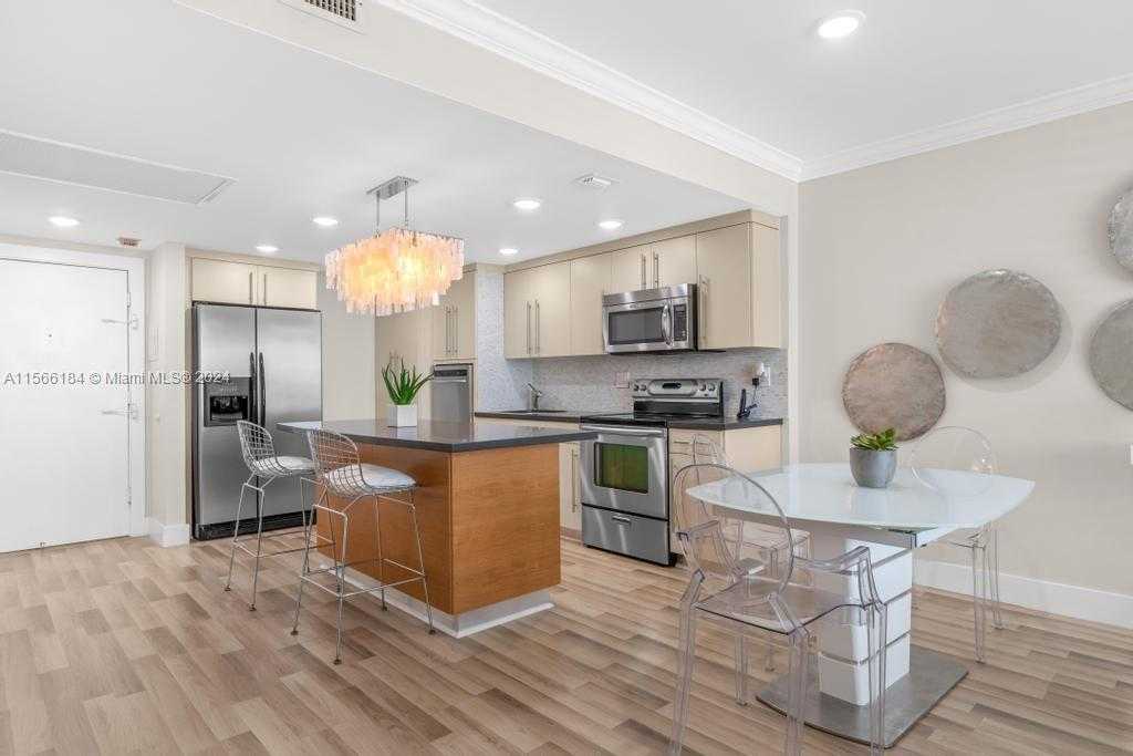 Small Image of 5401 COLLINS AVE #343, Miami Beach Number 8