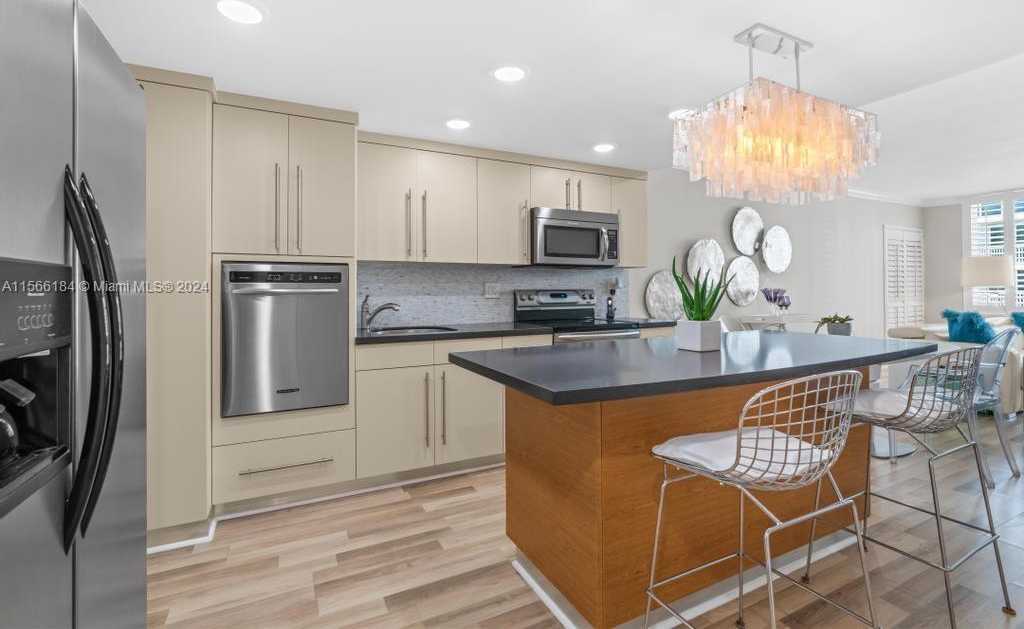 Small Image of 5401 COLLINS AVE #343, Miami Beach Number 9