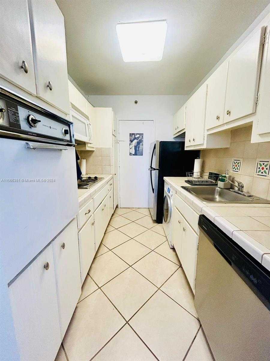 Small Image of 100 LINCOLN RD #441, Miami Beach Number 8