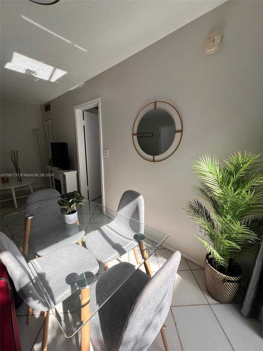 Small Image of 753 MICHIGAN AVE #3C, Miami Beach Number 3