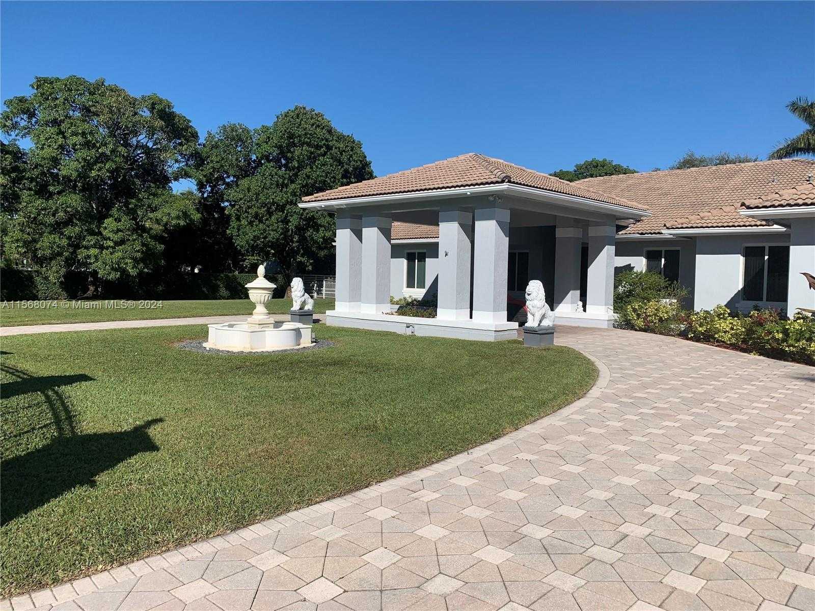Small Image of 7625 SOUTH WEST 75TH AVE, Miami Number 2