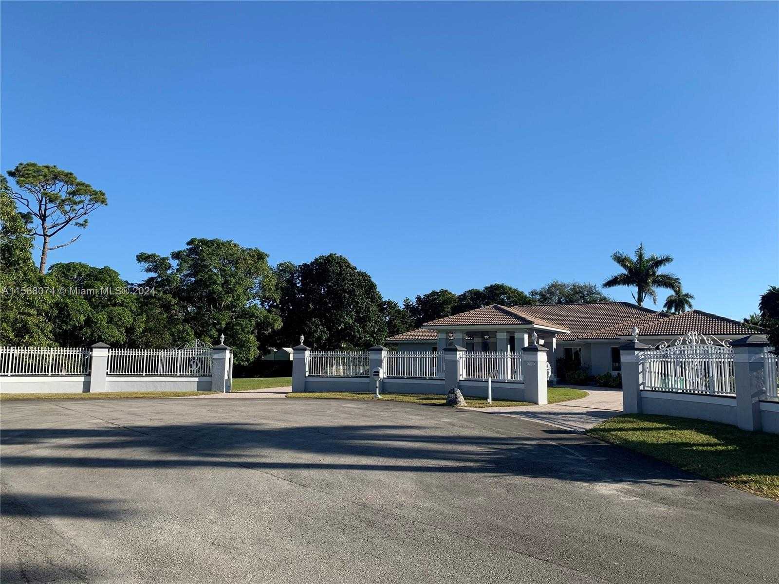 Small Image of 7625 SOUTH WEST 75TH AVE, Miami Number 7