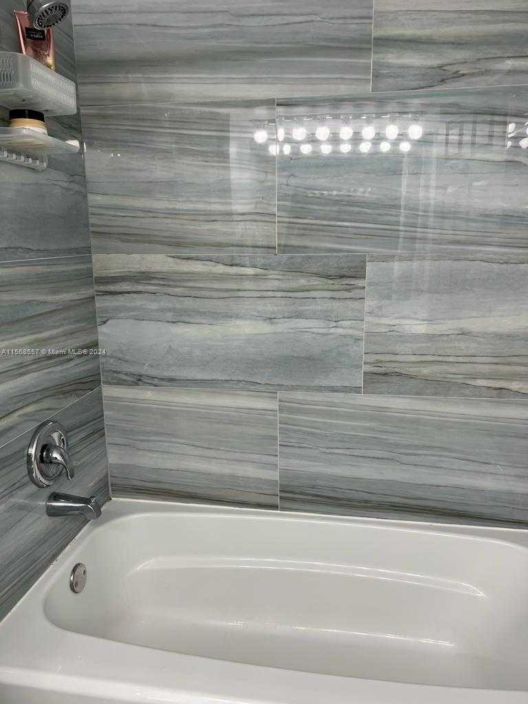 Small Image of 6770 INDIAN CREEK DR #5C, Miami Beach Number 20