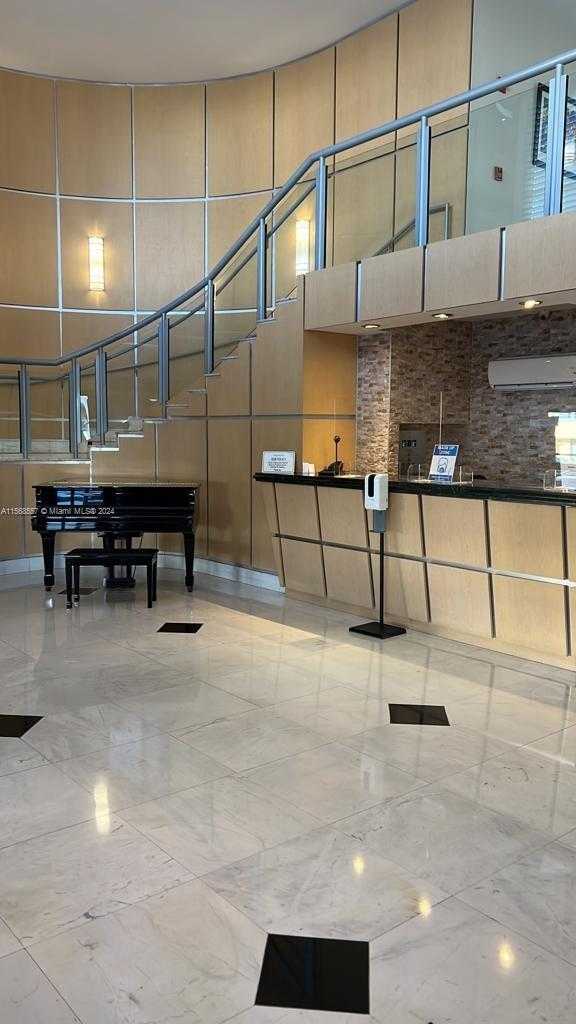 Small Image of 6770 INDIAN CREEK DR #5C, Miami Beach Number 3
