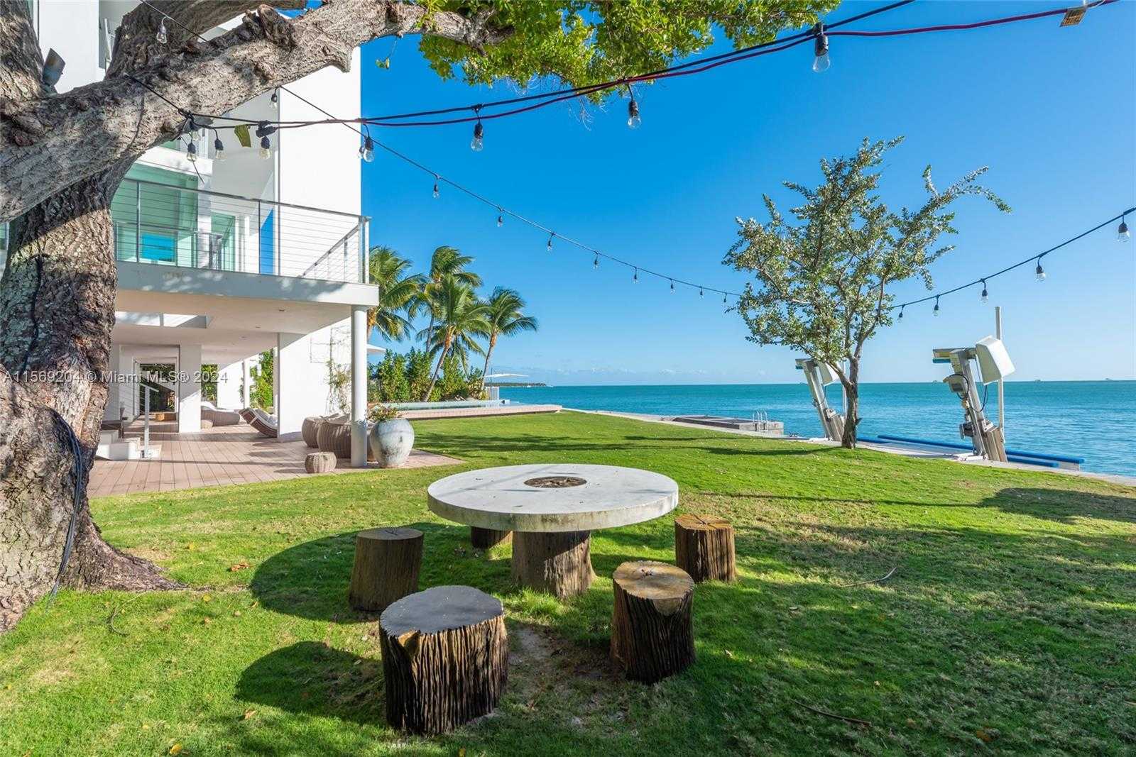 Small Image of 440 SOUTH MASHTA DR, Key Biscayne Number 32