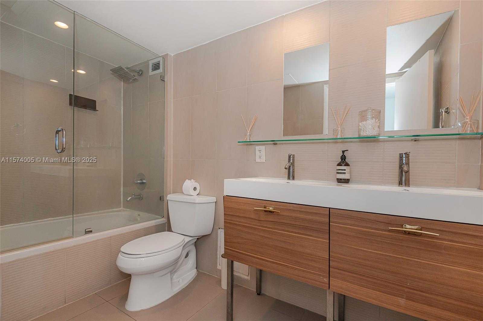Small Image of 2301 COLLINS AVE #541, Miami Beach Number 25