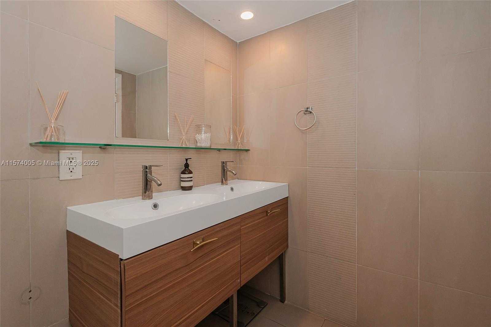 Small Image of 2301 COLLINS AVE #541, Miami Beach Number 27