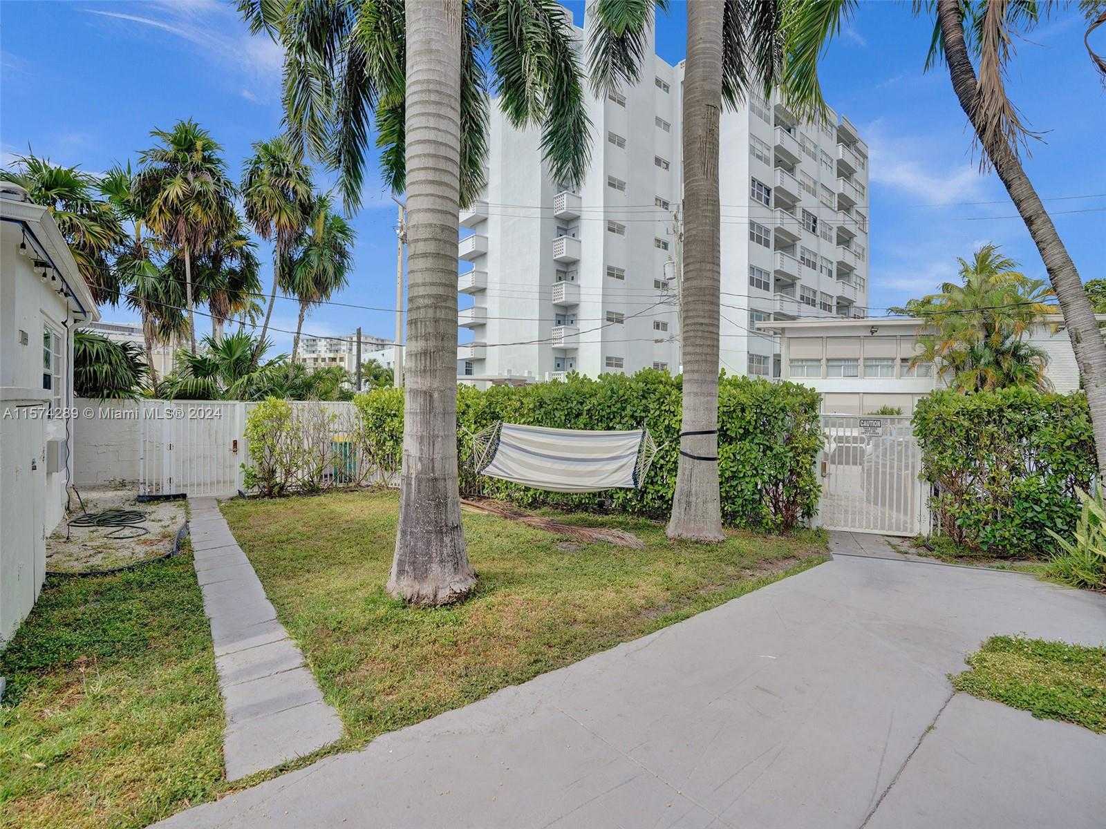 Small Image of 7143 BONITA DR #1-4, Miami Beach Number 14