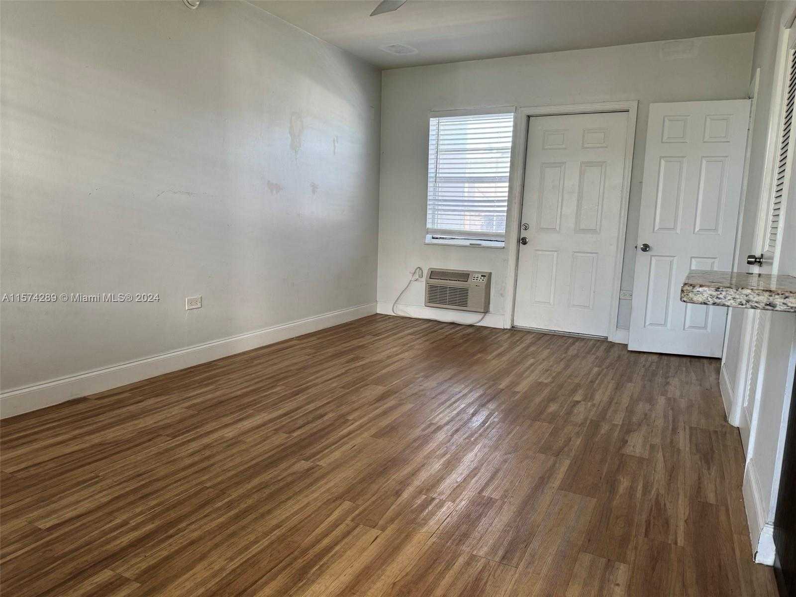 Small Image of 7143 BONITA DR #1-4, Miami Beach Number 21