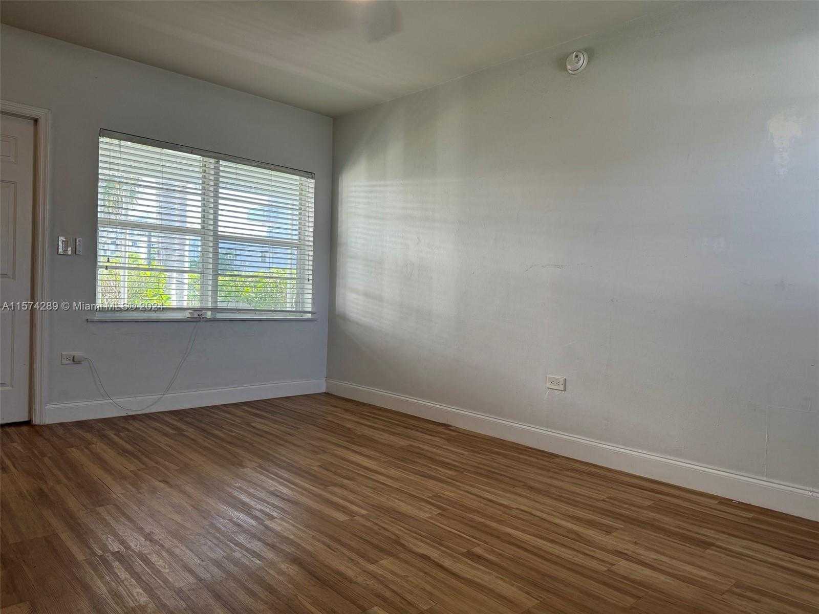 Small Image of 7143 BONITA DR #1-4, Miami Beach Number 23