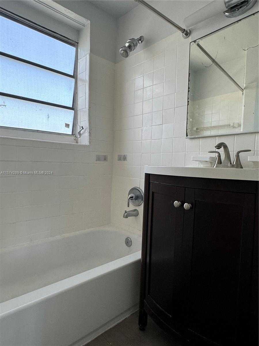 Small Image of 7143 BONITA DR #1-4, Miami Beach Number 24