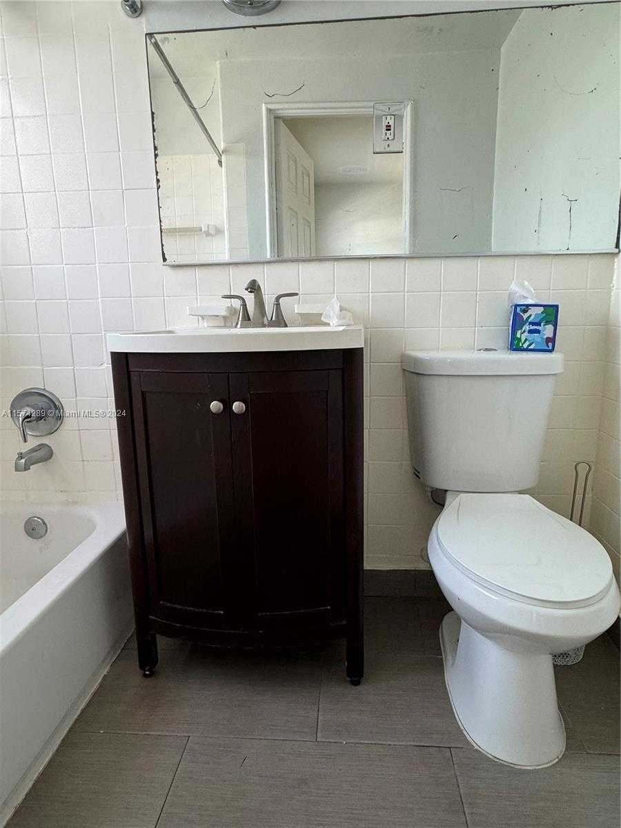 Small Image of 7143 BONITA DR #1-4, Miami Beach Number 25