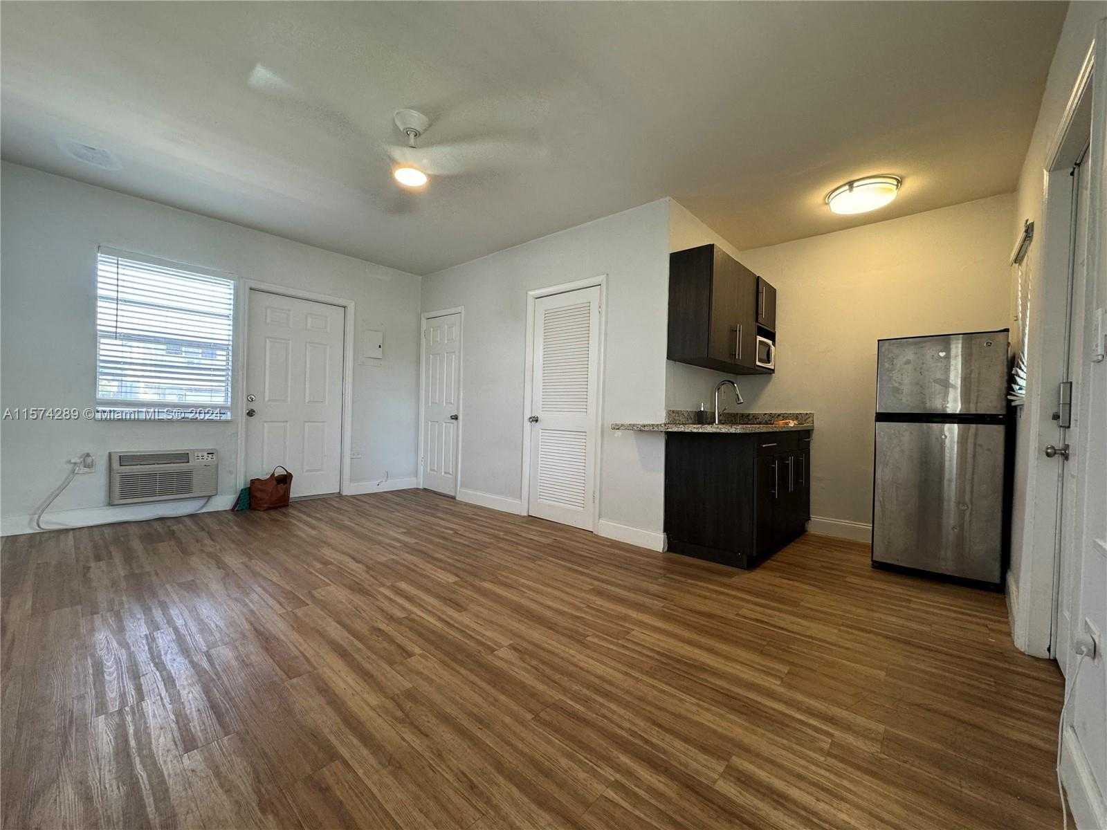 Small Image of 7143 BONITA DR #1-4, Miami Beach Number 31